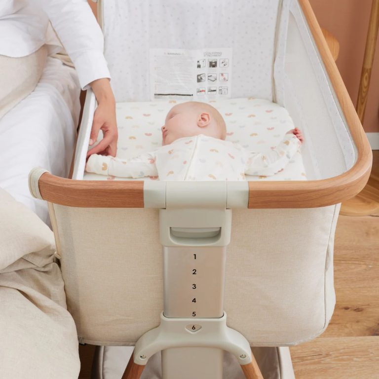 Cozee Breeze Bed side crib with Rocking เตียงนอนเด็กสำหรับวางข้างเตียง